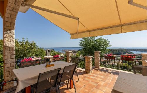 Beautiful Apartment In Palit With Wifi