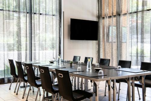Μια τηλεόραση ή/και κέντρο ψυχαγωγίας στο AC Hotel by Marriott Seattle Bellevue/Downtown