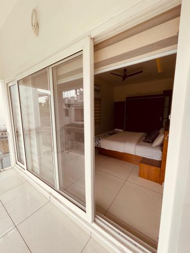 Ένα ή περισσότερα κρεβάτια σε δωμάτιο στο Cozy Homestays
