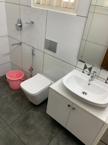 Ένα μπάνιο στο Cozy Homestays