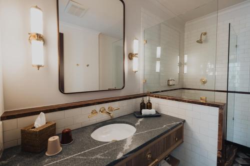 a bathroom with a sink and a mirror at Surf Hotel & Chateau in Buena Vista