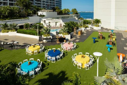 an overhead view of a lawn with tables and chairs at Miami Marriott Biscayne Bay in Miami
