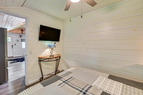 a corner of a room with a television and a table at 14 Mi to Kentucky Horse Park Creekside Cabin in Georgetown