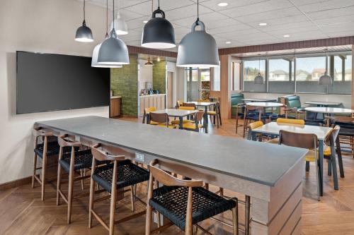 a dining room with a large table and chairs at Fairfield by Marriott Inn & Suites Stockton Lathrop in Lathrop