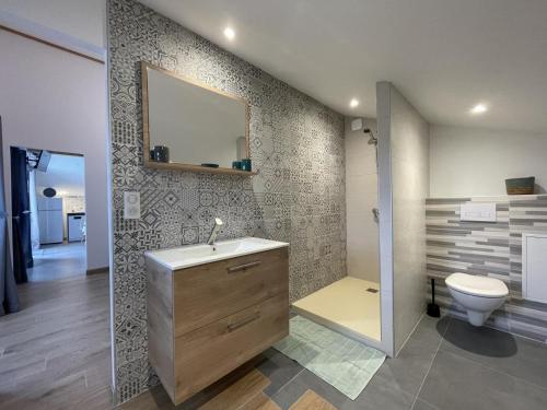 a bathroom with a sink and a toilet at Selaurua in Sare