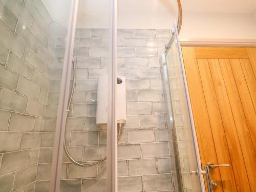 een badkamer met een douche met een glazen deur bij 21 Alverton Street in Penzance