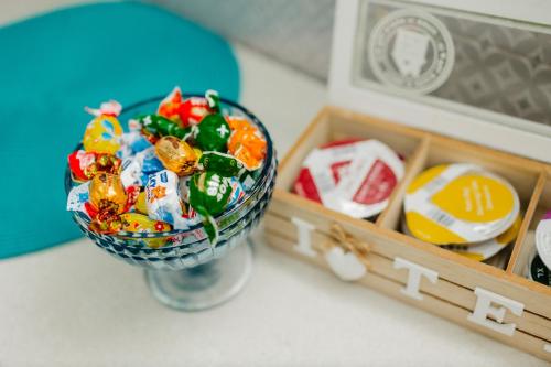 Makanan di atau berdekatan apartmen