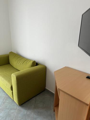 Телевизор и/или развлекательный центр в Apartments Dada