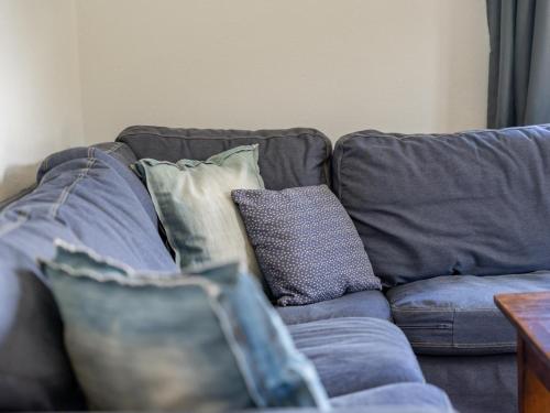 a blue couch with pillows on it in a living room at Jukbichl in Laas