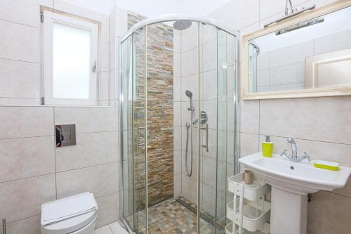 Family-friendly apartments with swimming pool Biograd na Moru, Biograd - 23754
