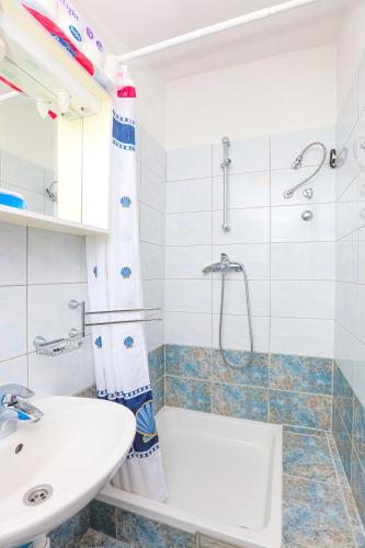 Apartments by the sea Razanj, Rogoznica - 24569