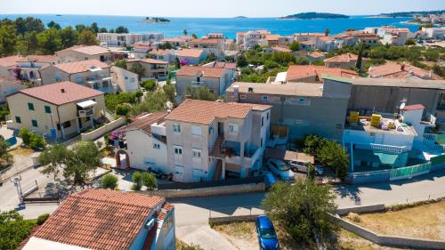 Apartments with parking space Rogoznica - 24468