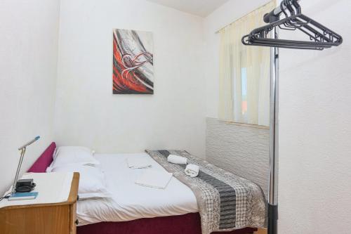 Apartments with parking space Rogoznica - 24468