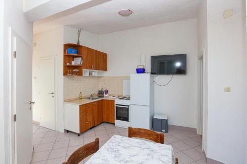 Apartments with parking space Rogoznica - 24468