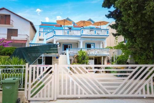 Apartments by the sea Sveti Petar, Biograd - 24702