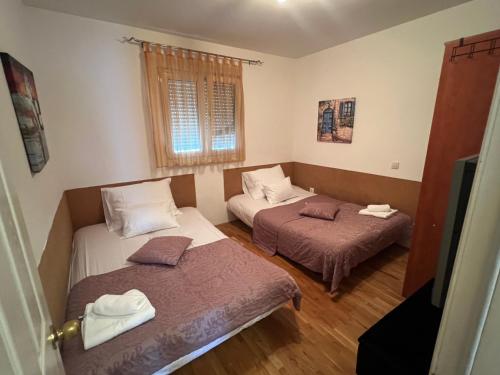 Apartments with WiFi Makarska - 24779