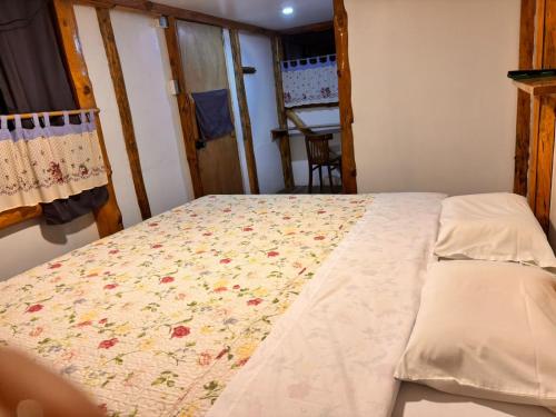 Postel nebo postele na pokoji v ubytování FRANKFURTER HOF FAMILIAR Oxapampa