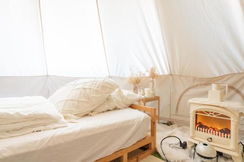 Кровать или кровати в номере CREA BASE -Indoor Glamping Retreat-