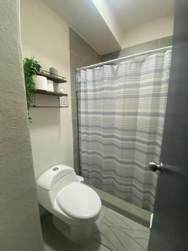 Ένα μπάνιο στο Quiet, comfortable, nice apartment