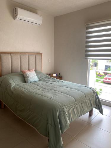 Ένα ή περισσότερα κρεβάτια σε δωμάτιο στο Quiet, comfortable, nice apartment