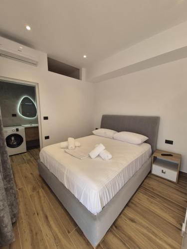 Cozy White House - Near Beach