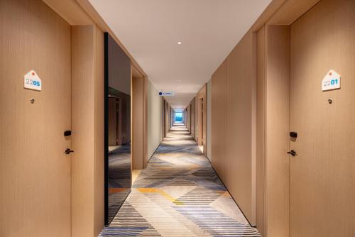 a corridor of an office building with a long hallway at Holiday Inn Express Suzhou East Taihu by IHG in Suzhou