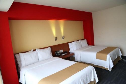 Ένα ή περισσότερα κρεβάτια σε δωμάτιο στο Holiday Inn Express Guadalajara Expo by IHG