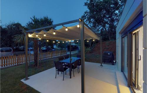 Awesome Apartment In Drenje