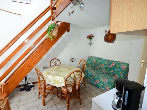 Photo de la galerie de l'établissement Maison cosy pour 4 avec parking près de la plage - FR-1-705-91, aux Mathes