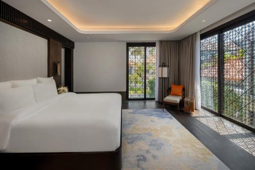 Postel nebo postele na pokoji v ubytování InterContinental Bali Sanur Resort by IHG