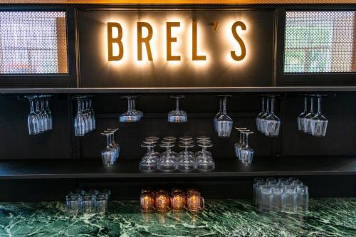 a bar with glasses and a sign that says diets at Crowne Plaza Cleveland at Playhouse Square by IHG in Cleveland