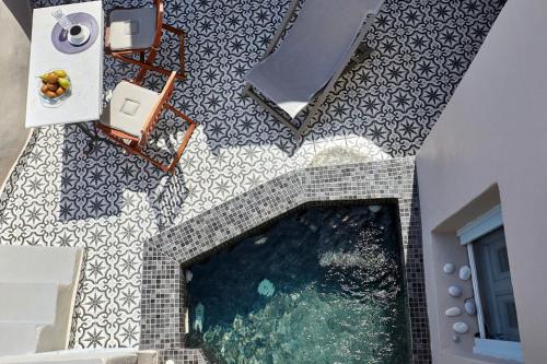 Bazén v ubytování Gorgeous Santorini Villa 1 Bedroom Villa Felicitous Private Hot Tub nebo v jeho okolí