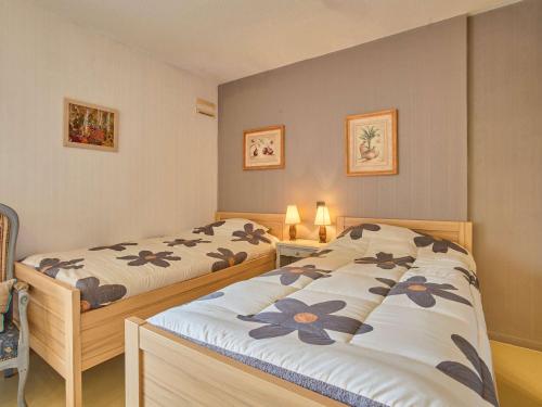 Postel nebo postele na pokoji v ubytování Studio confortable avec balcon pour 2 à Barbotan-les-Thermes, animaux admis, parking et wifi - FR-1-841-43