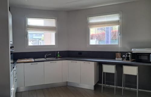 Kuchyň nebo kuchyňský kout v ubytování Apartment MXP Milan Como Lakes Free parking!