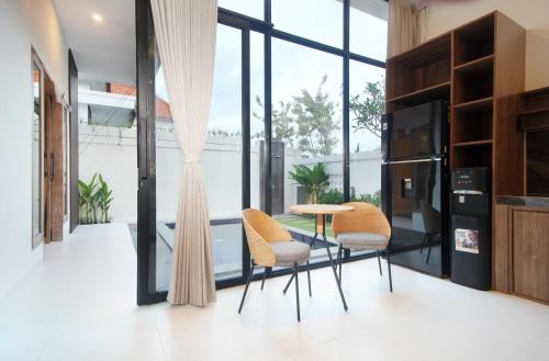 Kuchyň nebo kuchyňský kout v ubytování Casa Vana Villas Bali byFaba