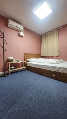 Postel nebo postele na pokoji v ubytování SPACE Guesthouse