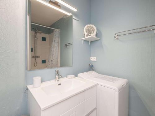 a white bathroom with a sink and a mirror at Confortable T2 pour 2 pers - Au sud avec WIFI et Parking - FR-1-841-62 in Barbotan-les-Thermes