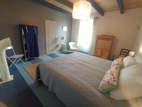 a bedroom with a large bed in a room at Maison de charme au centre d'Étel - Idéale pour famille - FR-1-479-234 