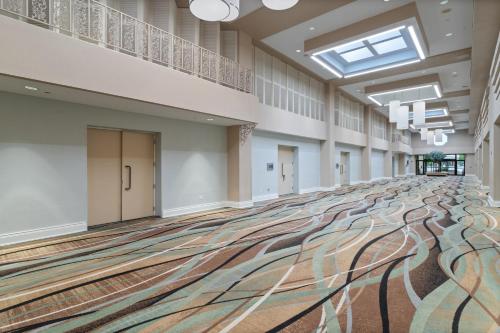 a large hallway with a large rug on the floor at Crowne Plaza Executive Center Baton Rouge by IHG in Baton Rouge