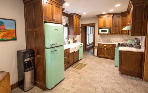Η κουζίνα ή μικρή κουζίνα στο Nature Valley Farm- 2BD/1BA on private 53 acres