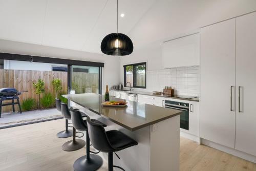 Kuchyň nebo kuchyňský kout v ubytování Location on Point - Taupo