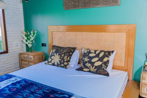 Postel nebo postele na pokoji v ubytování Mantra Yoga Homestay