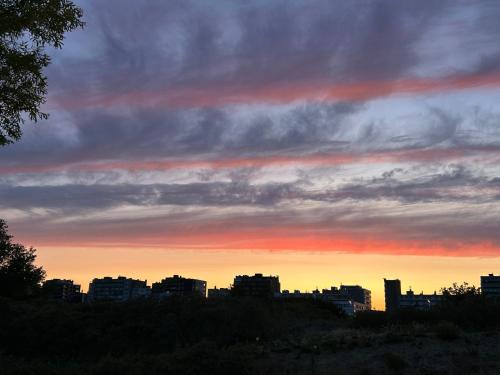 Η ανατολή ή δύση του ηλίου όπως φαίνεται από αυτό το bed & breakfast ή από εκεί κοντά