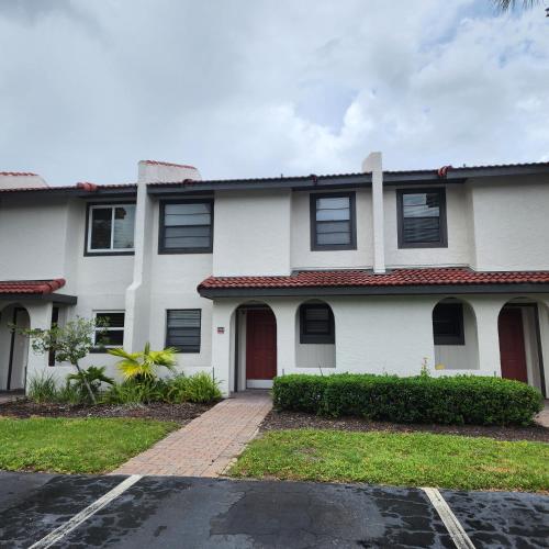 Family Townhouse with Waterpark - Minutes from Disney photo 14