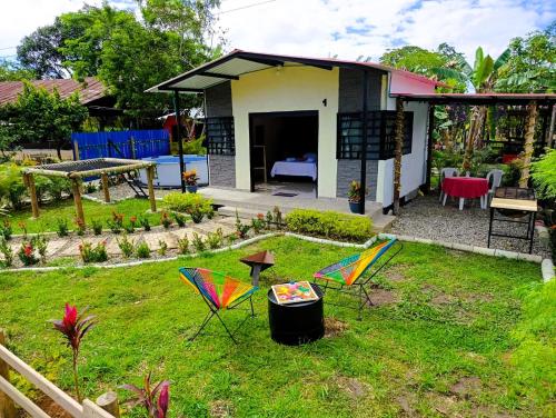 a backyard with two chairs and a house at Cabañas Quinta Gabian - Glamping in Villavicencio