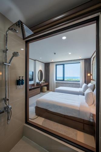 Grand Luxury Hotel Phan Rangにあるベッド