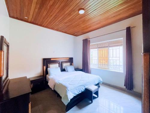Llit o llits en una habitació de Cozy Home
