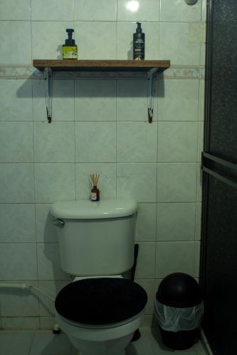Bilik mandi di El Deposito Apartamento