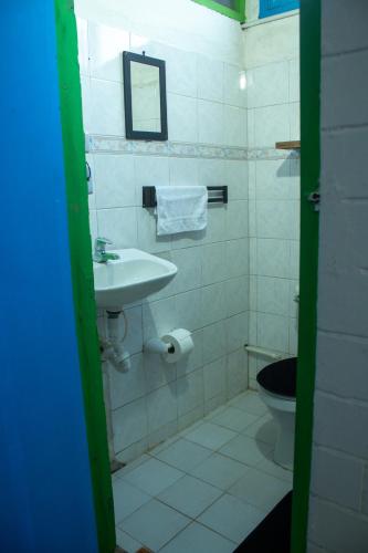 Bilik mandi di El Deposito Apartamento