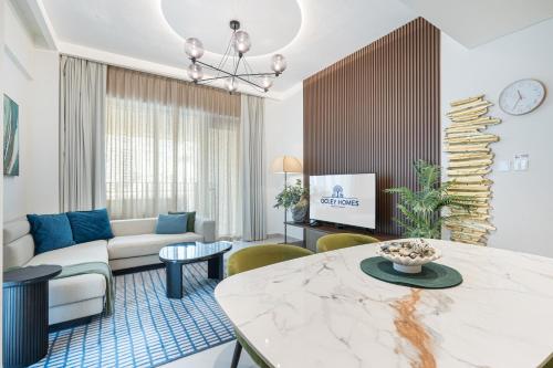 Lux Creek Home with Burj View steps from the Lagoon